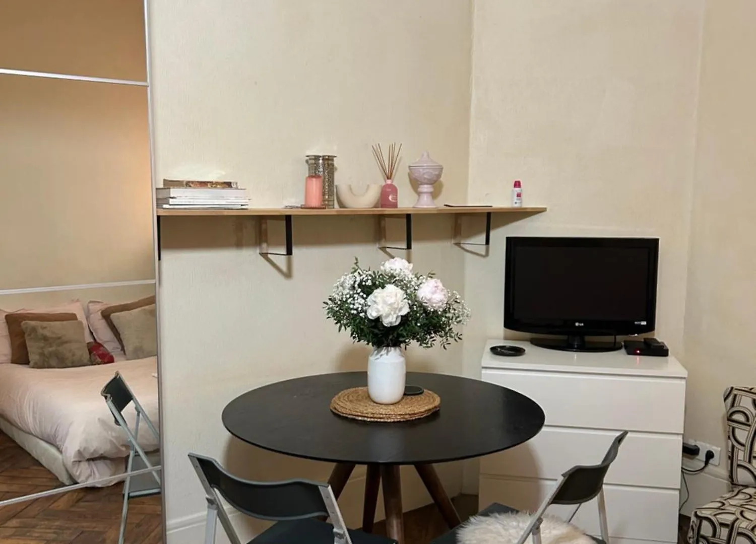 Typiquement Parisien Cosy Apartment Paris